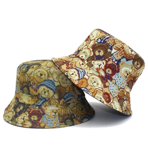 Bob mignon à motif jacquard d'ours en couleurs marron et beige pour l'extérieur