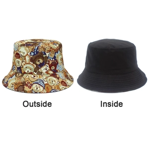 Bob réversible avec imprimé ours mignon et design noir uni pour un look polyvalent