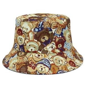 Chapeau bob beige minimaliste avec motifs d'ours en peluche pour protection solaire
