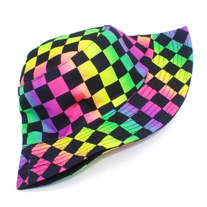 Chapeau bob réversible à damier arc-en-ciel avec un motif à carreaux néon éclatant