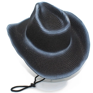 Dettaglio intreccio cappello da cowboy nero con accenti argento e laccio regolabile