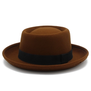 Cappello classico in feltro di lana marrone con tesa piatta e nastro in gros-grain nero