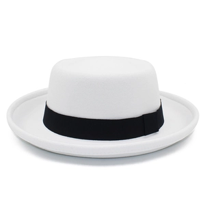 Cappello boater classico in feltro di lana bianca con nastro in gros-grain per uomo e donna
