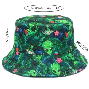 Dettaglio cappello alla pescatora con stampa aliena tropicale e misure 56-58cm di testa