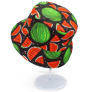 Bob réversible avec motifs de pastèque éclatants sur un fond noir élégant