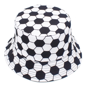Cappello a secchiello classico con motivo a pallone da calcio e design geometrico bianco e nero