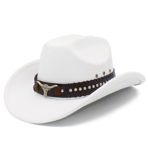 Cappello da cowboy bianco con ornamento in metallo a corna lunghe e fascia borchiata