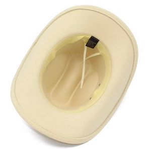 Dettaglio interno del cappello in lana con cinturino regolabile ed etichetta in cotone