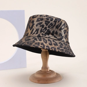 Chapeau bob léopard élégant avec finition métallique pour protection solaire et mode