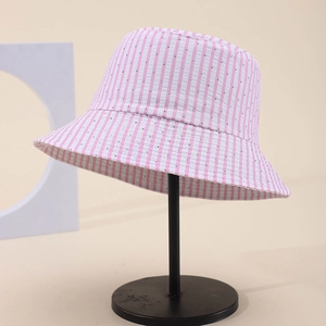 Elegante cappello a secchiello a righe rosa e bianche con strass su supporto metallico