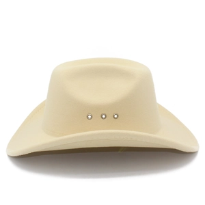Dettaglio cappello cowboy in feltro beige con occhielli metallici e tesa arricciata