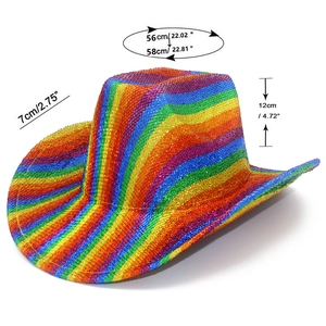 Dettaglio del cappello da cowboy con paillettes arcobaleno e specifiche delle dimensioni
