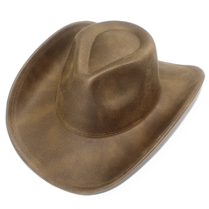Vue de dessus montrant la texture tissée de ce chapeau de cowboy en similicuir marron