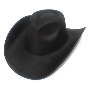 Gros plan d'un chapeau de cowboy noir classique avec texture tissée et bord incurvé