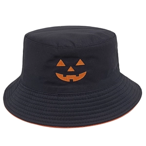 Bob d'Halloween noir avec broderie de citrouille orange et doublure contrastée au bord