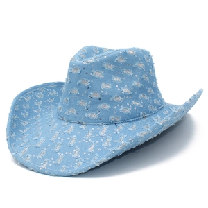 Cappello da cowboy in denim blu chiaro lavato con paillettes d'argento e strappi