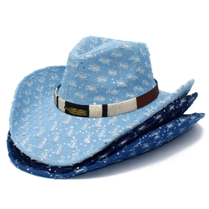 Chapeaux de cowboy en denim délavé avec paillettes et accessoires décoratifs en métal