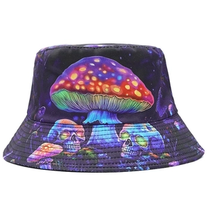 Bob de style streetwear avec imprimé champignons psychédéliques et crânes à bord renforcé