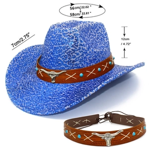 Vista detallada del sombrero vaquero con lentejuelas y banda con cabeza de toro y perlas