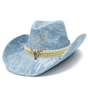 Cappello da cowboy in denim blu con teschio di toro, paillettes e fascia con borchie