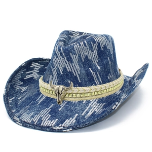 Cappello da Cowboy Western con Paillettes Scintillanti e Ciondolo a Testa di Toro Cinturino con Borchie Intrecciate
