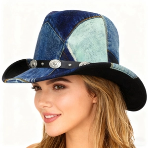 Cappello da cowboy in denim patchwork con decorazioni metalliche per un look retrò chic