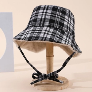 Bob à Carreaux pour Femme Doublé en Fausse Fourrure Bonnet d'Hiver Chaud en Polaire Avec Lien Vintage Style Collège