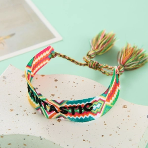 Πολύχρωμο πλεκτό βραχιόλι boho με κέντημα FANTASTIC και ανάμεικτες φούντες με χρώμα
