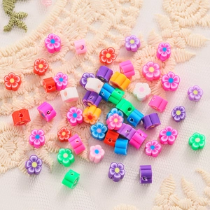 Perles de fleurs en pâte polymère colorée pour la création de bijoux faits main