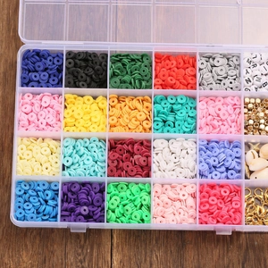 Σετ DIY κοσμημάτων με 24 θήκες από πολύχρωμες χάντρες πηλού, κοχύλια και μεταλλικά στοιχεία