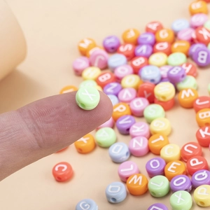 Perline a cuore macaron 7mm per braccialetti fai-da-te sulla punta del dito