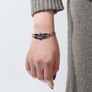 Bracelets œil maléfique tressés noirs réglables avec perles de cœur et accents argentés