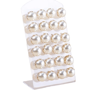 Set van 12 paar elegante witte pareloorbellen met gouden bloemvormige zettingen