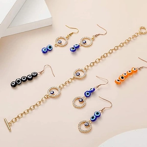 Χρυσό σετ κοσμημάτων Evil Eye με βραχιόλι και σκουλαρίκια από ρητίνη με χάντρες-μάτια