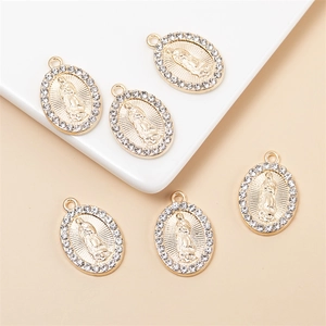Ciondolo Ovale in Lega Placcata Oro Vergine Maria Con Strass Trasparenti Ciondolo Religioso Per Creazione Gioielli DIY Accessorio Collana