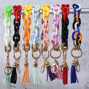 Llaveros de cadena acrílica de colores con borlas y ganchos dorados en varios modelos