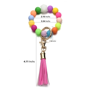 Bracciale portachiavi in perle di silicone colorate con nappa rosa e anello dorato