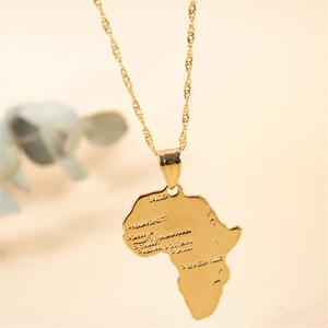 Goldene Afrika-Landkarten-Halskette mit Stadtgravuren und gedrehter Wasserwellenkette