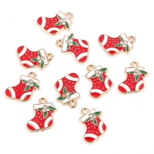 Set van 10 rode kerstkous hangers met wit emaille en strass steentjes in goudkleurige legering