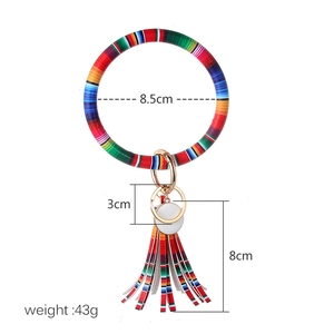 Detaillierte Größenangaben für gestreiften Boho-Lederarmband Schlüsselanhänger mit Quaste