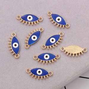Détails de breloques œil bleu avec bords dorés et cils pour création de bijoux DIY