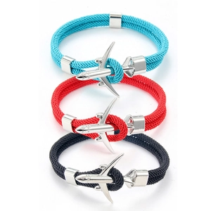 Bracelet tressé en paracorde avec avion argenté en bleu, rouge et noir