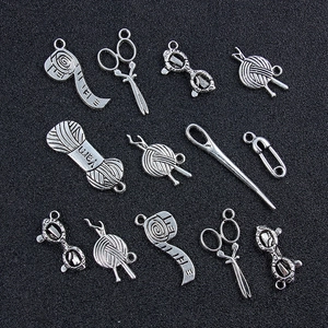 Lot de breloques couture en argent antique avec ciseaux et fils pour bijoux DIY