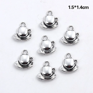 Dettaglio di ciondoli a tazza di caffè in argento antico per gioielli DIY 1,5x1,4cm