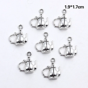 Dettaglio di 7 ciondoli a teiera in argento antico per gioielli fai da te 1,9x1,7cm