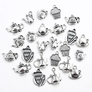 Set di ciondoli teiera e cupcake in argento vintage per creazione gioielli