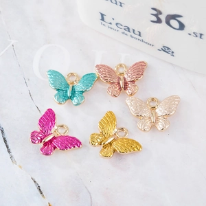 Fünf bunte Schmetterlingsanhänger für DIY-Schmuck aus polierter Legierung