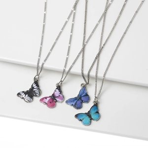 Damen Elegant Legierung Schmetterling Anhänger Halskette Bunt Tropföl Emaille Tier Design Minimalistisch Schlüsselbeinkette Schmuck