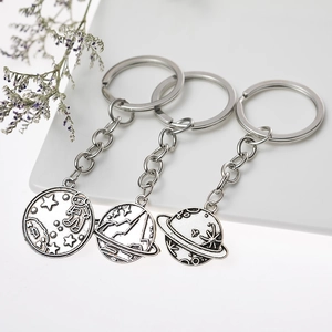 Vintage Alloy Space Astronaut Planet Mountain Pendant Keychain For Bags Car Keys Retro Silver Metal Keyring Gift