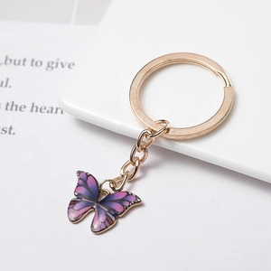 Elegante portachiavi a farfalla con sfumatura viola e rosa e anello in metallo dorato